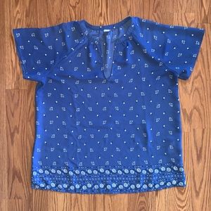 🌺3/$20🌺 Old Navy Blue floral print top